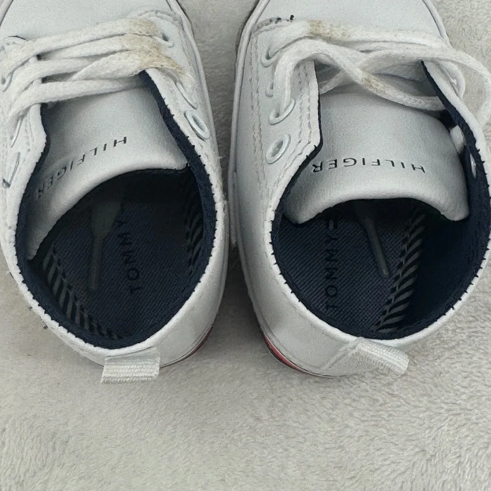 Tommy Hilfiger Logo Mid Top Crib Shoe Sneakers Baby Size 1 White Faux Leather